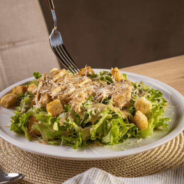 ENSALADA CAESAR CON POLLO