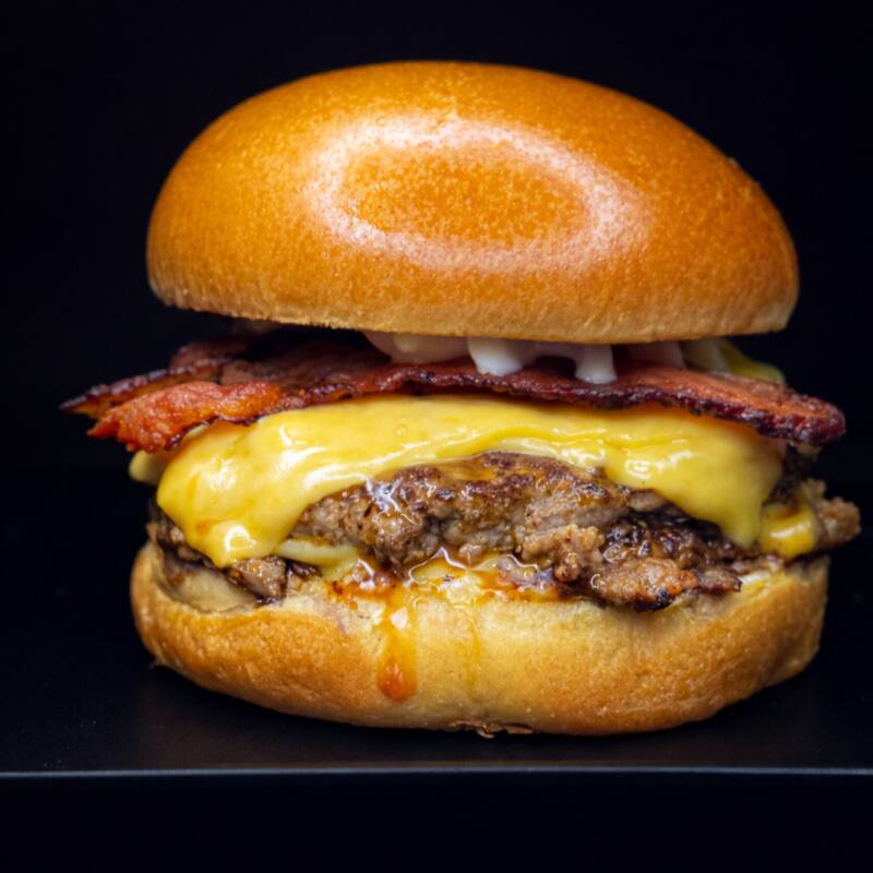 2x Br Bacon Smash Pão, Burger Smash Artesanal, Queijo Prato Fatiado, Bacon Crocante e Maionese Especial.