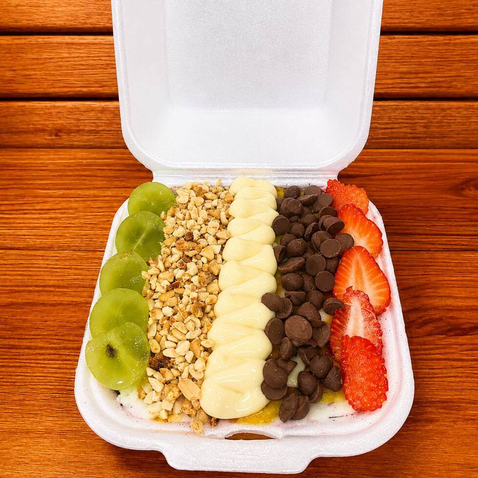 Monte do seu jeito! Escolha: 2 frutas, 2 Adicional, 2 cremes e 2 caldas inclusas na receita básica.