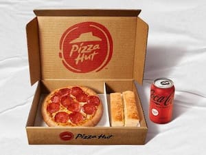 Pizza Individual (19cm - 4 fatias) com um acompanhamento de sua preferência, entrada ou sobremesa, e bebida