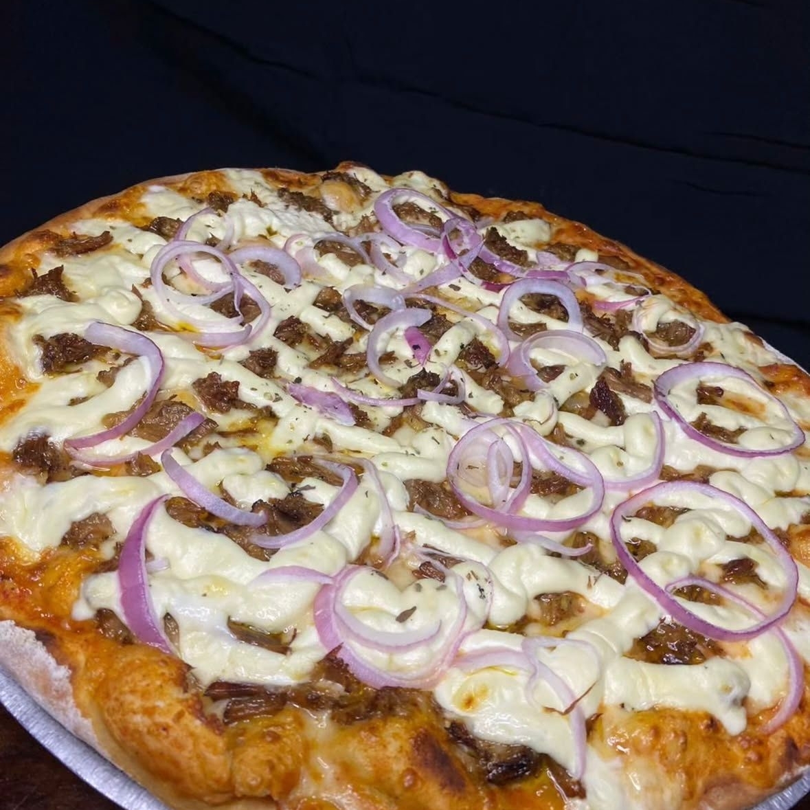 MUSSARELA,CUPIM,CEBOLA,CREAM CHEESE, ORÉGANO.