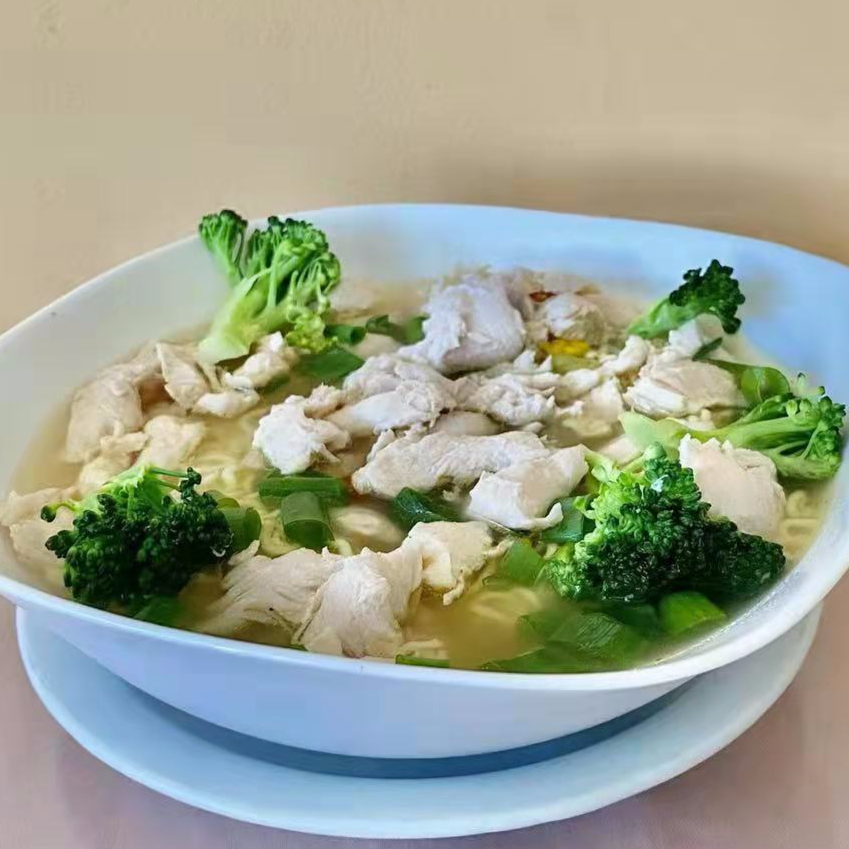 Sopa de Fideos con Pollo