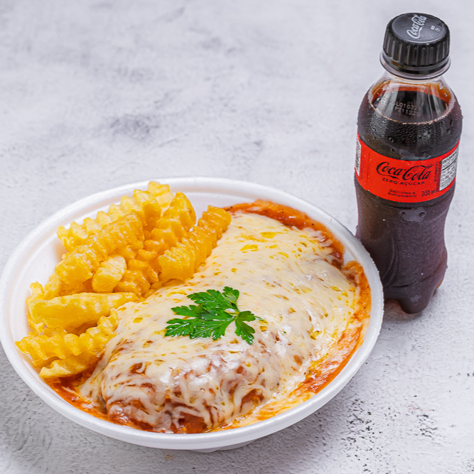 marmita com delicioso filé de frango parmegiana (empanado em massa crocante coberto com molho de tomate e queijo) acompanha arroz branco e fritas + Coca Zero Pet 200 Ml. Marmita indicada para 01 pessoa.