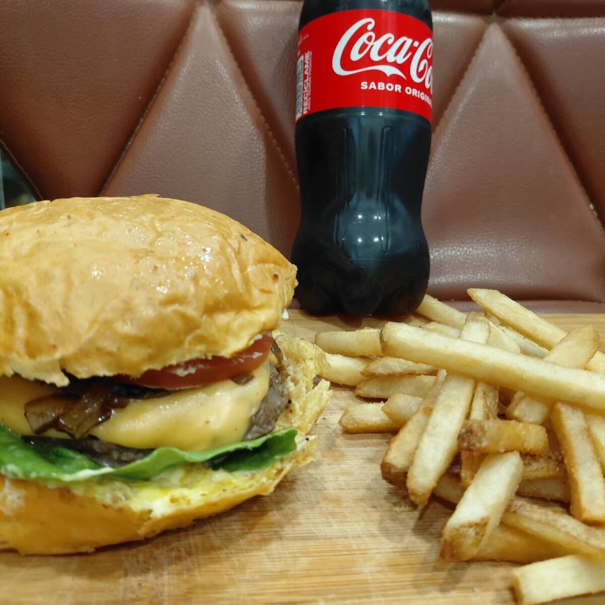 Hamburguesa Prime Con Papas y Soda