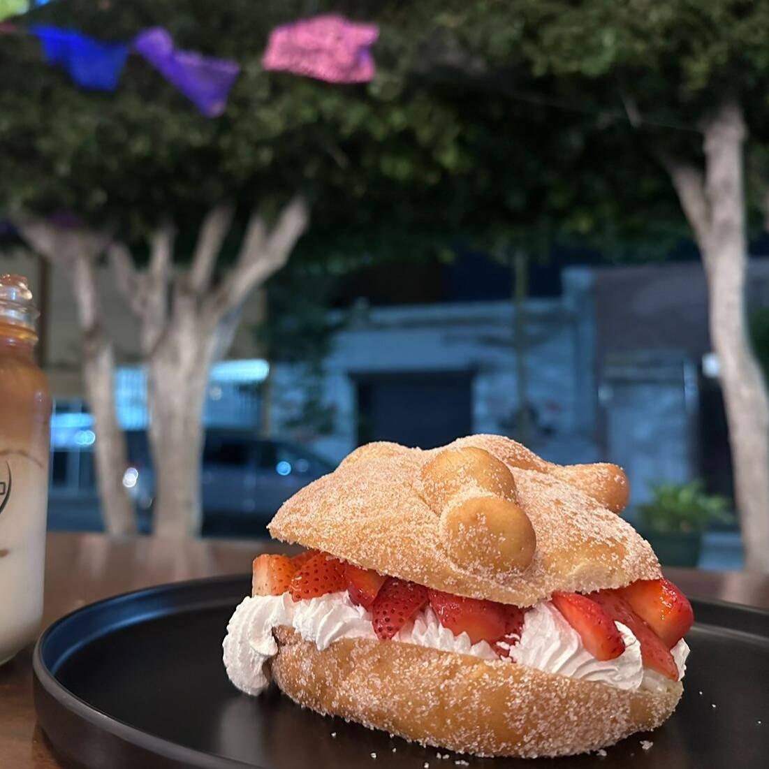 Pan de Muerto Relleno