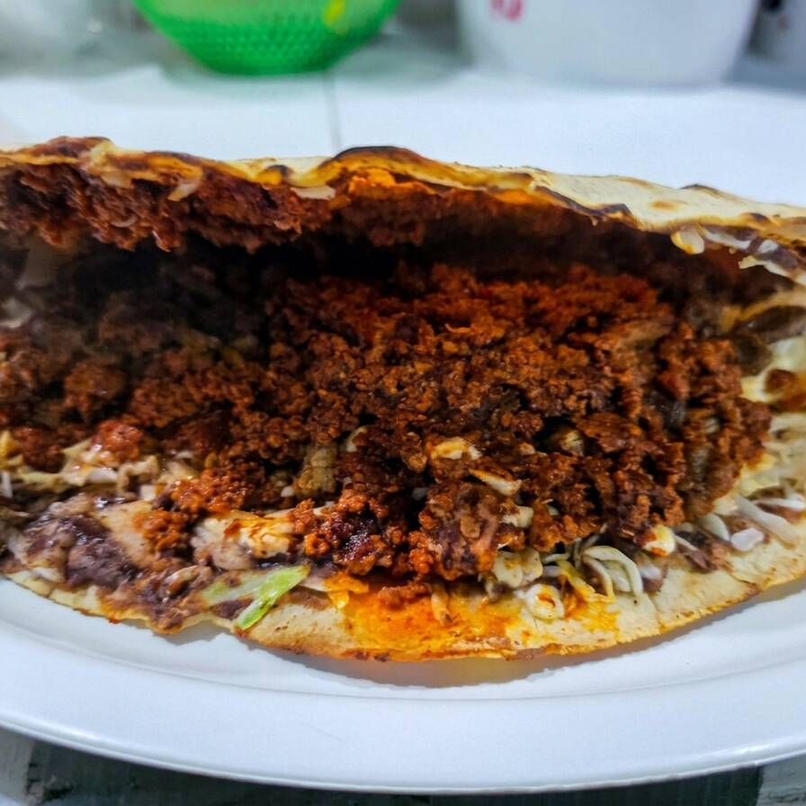 Tlayuda De Asada Con Chorizo