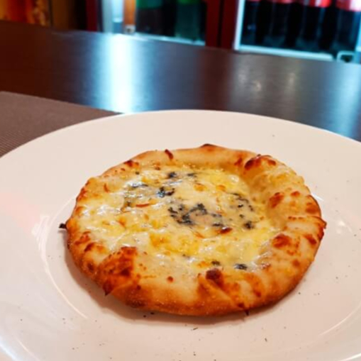 Muçarela, provolone, parmesão e gorgonzola