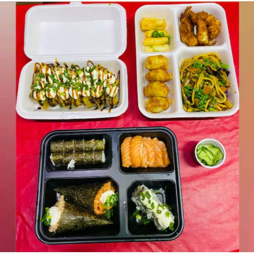 Delicie-se com nosso irresistível combo de sushi! Inclui 2 nigiris, 8 hossomaki, 4 uramakis, 4 sashimi fresco,1 porção de sunomono ,2 temakis (salmao cru e salmao grelhado), 1 porção de yakisoba, 3 rolinhos primavera 3 guioza, 4 camarão empanados, 6 hot roll e 1 temaki hot. Acompanha molhos especiais e hashis. Um festival de sabores!