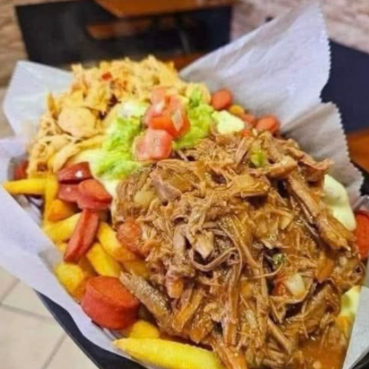 Salchipapas con Pollo