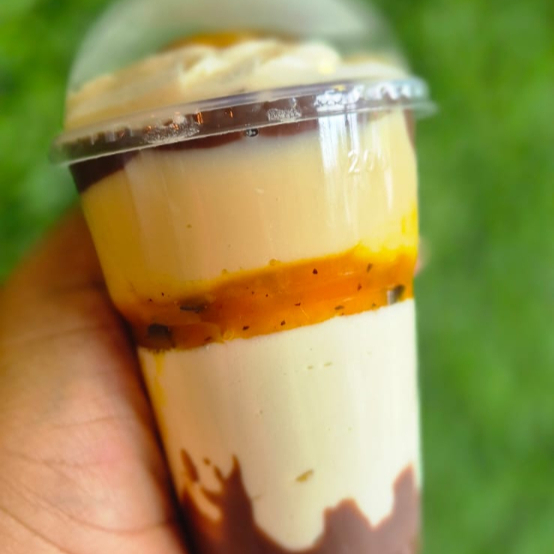 BRIGADEIRO BRANCO, CHOCOLATE 50%, GELEIA DE MARACUJA E MOUSSE DE NINHO
