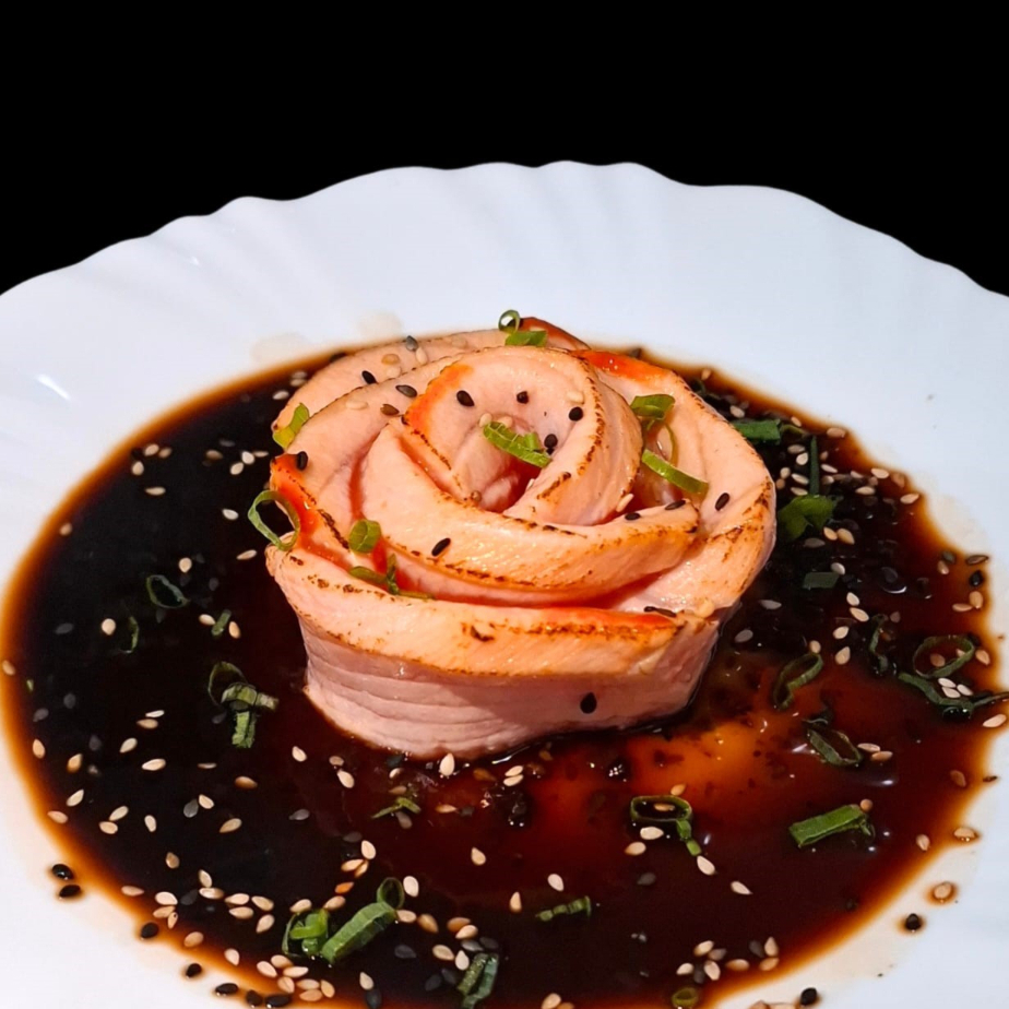 Filezinho de salmão selado ao molho ponzu