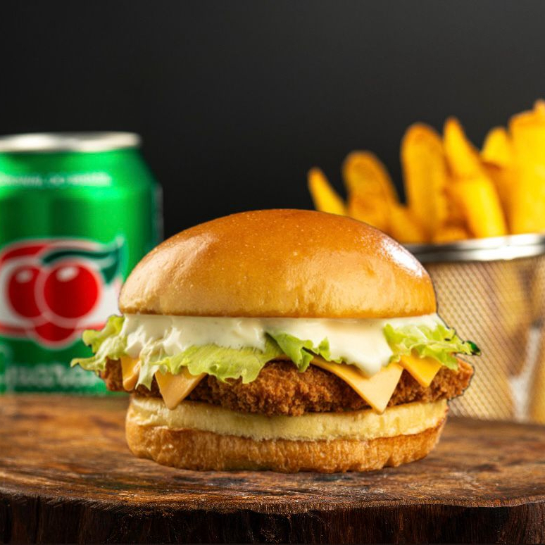 Hambúrguer de peixe empanado, cheddar, alface, acompanhado da maionese exclusiva do Don + batata canoa acompanhada de maionese de ervas + bebida.