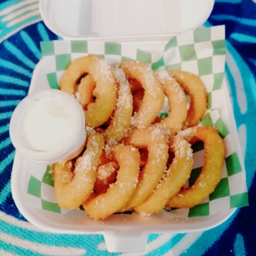 10 Aros de Cebolla con Queso Parmesano y Ranch