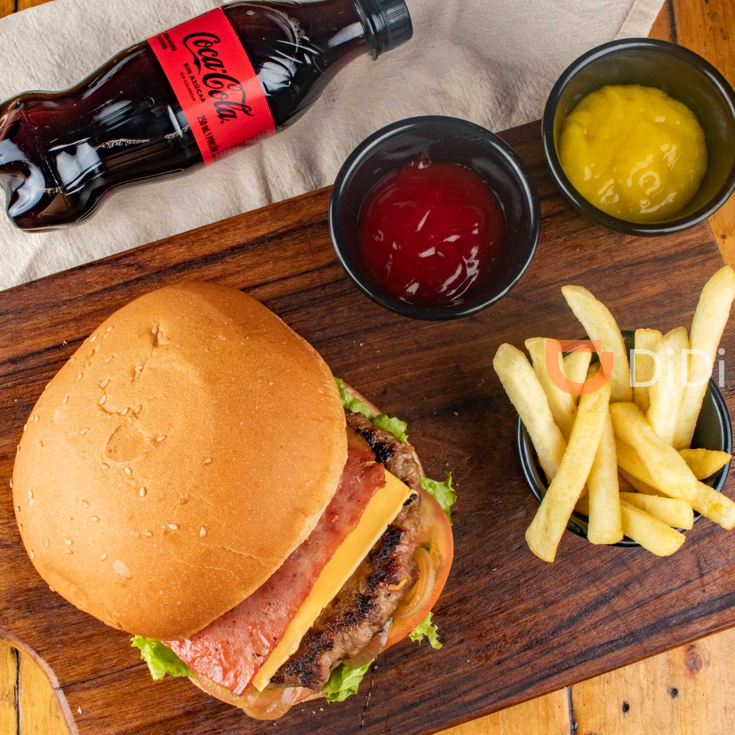 Combo Hamburguesa + Papas + Bebida 250ml.