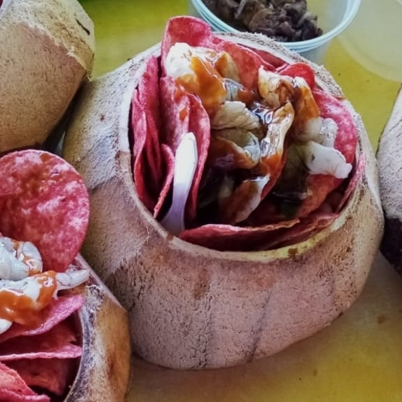 Coco con Camarón y Tostito