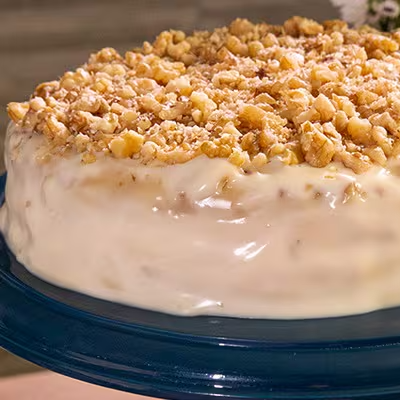 Um bolo surpreendente com recheio e cobertura de nozes e com o delicioso creme especial da Vó Sônia. Uma receita clássica da nossa fundadora. Da nossa família para a sua família!
Peso aproximado do bolo: 820 gramas
Rende aproximadamente 14 fatias de 58,5 gramas
Alérgicos: Contém Glúten e Lactose. Contém leite e derivados, derivados do trigo, ovo e nozes.
Para informações de ingredientes e tabela nutricional consulte o site.