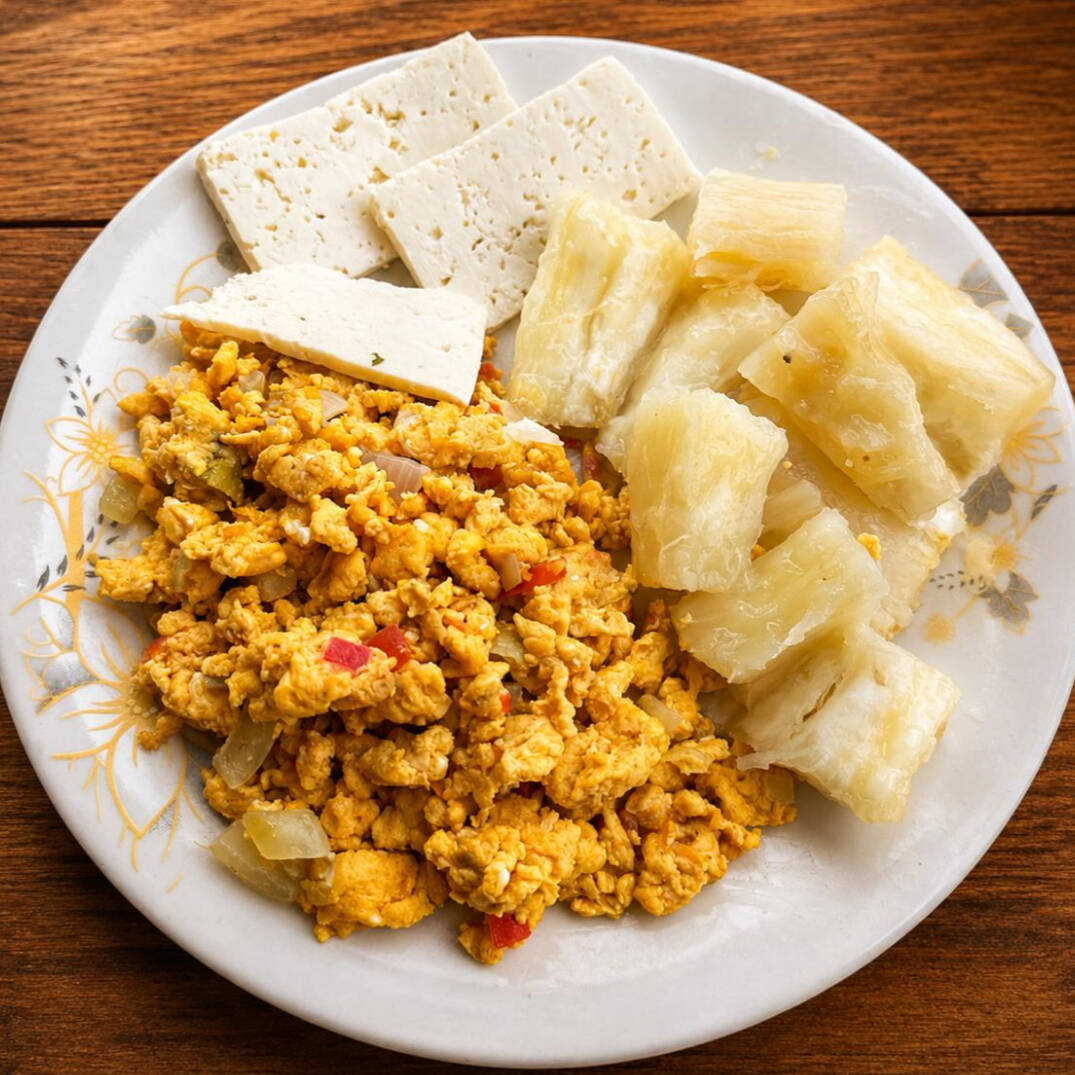 Huevo Perico + Yuca + Queso