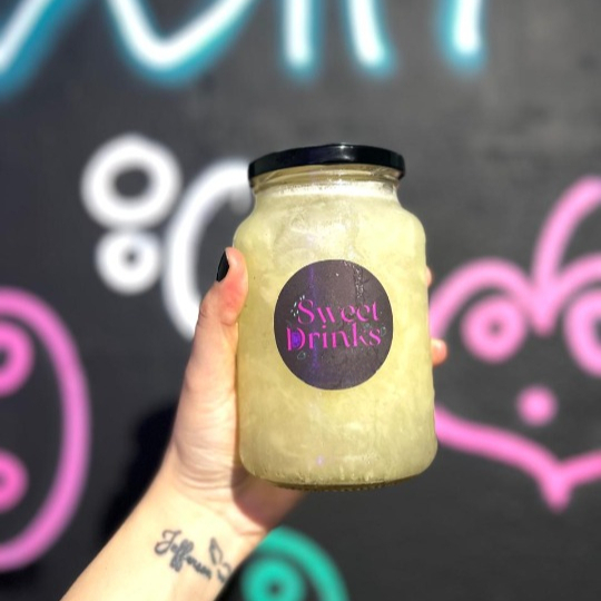 Caipirinha de abacaxi com vodka, copo de vidro de 600ml.