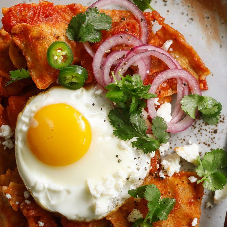 Chilaquiles Rojos con huevo