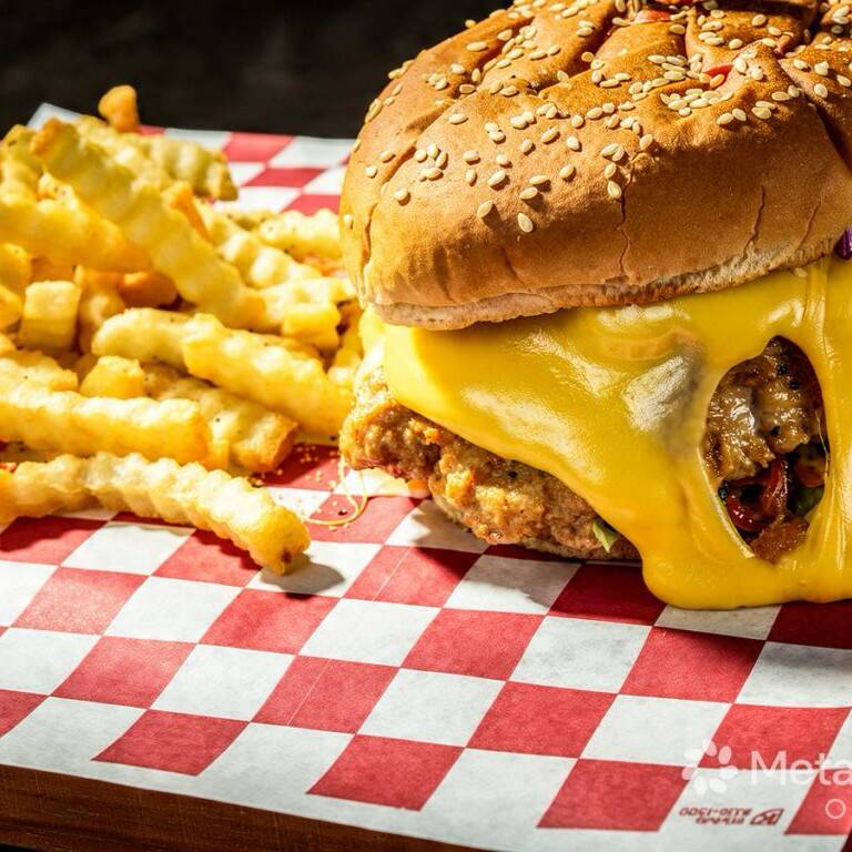 Promo Hamburguesa Chicken + Papas y Refresco