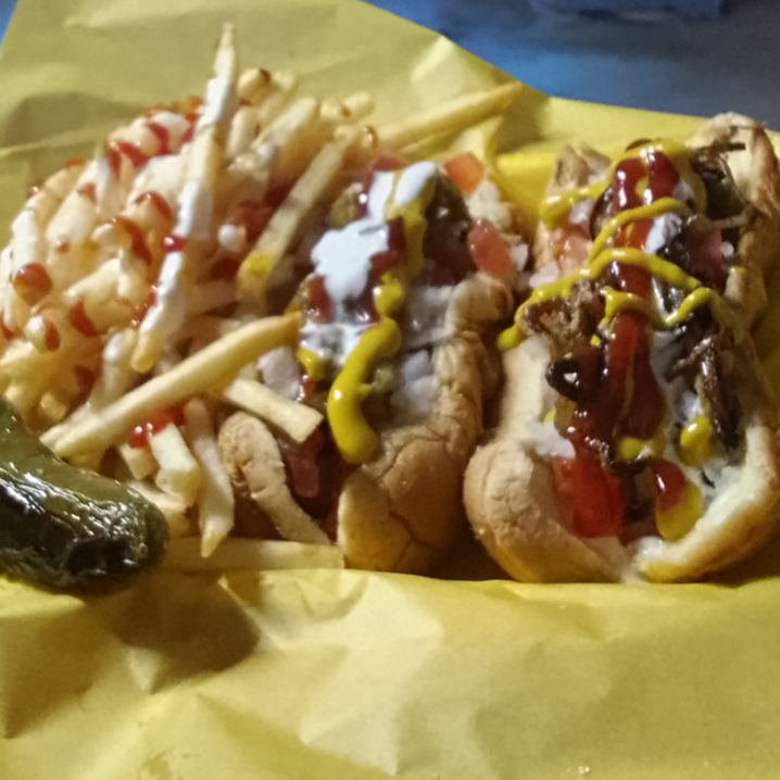 COMBO DE 2 HOT DOGS PAPAS Y SODA