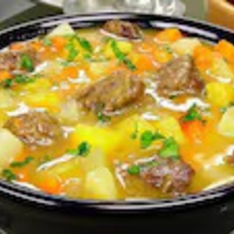 Saborosa Leve e Nutritiva ! feita com batata , batata doce , cenoura, chuchu , abobrinha , brocólis em pedaço e inhame. Uma Refeição saudavel e Reconfortante . Perfeita para qualquer momento do dia.