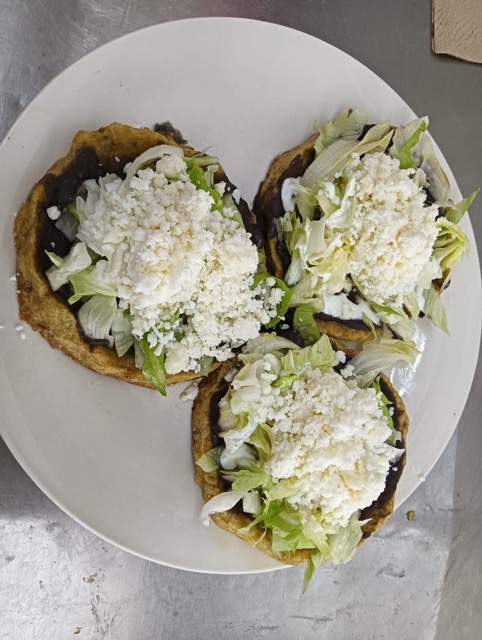 Sopes con Guiso