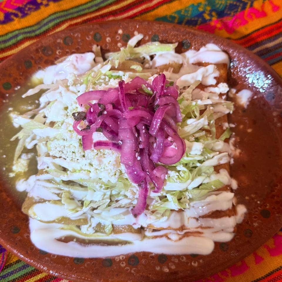 Enchiladas Rojas y Verdes Orden 4 pzas