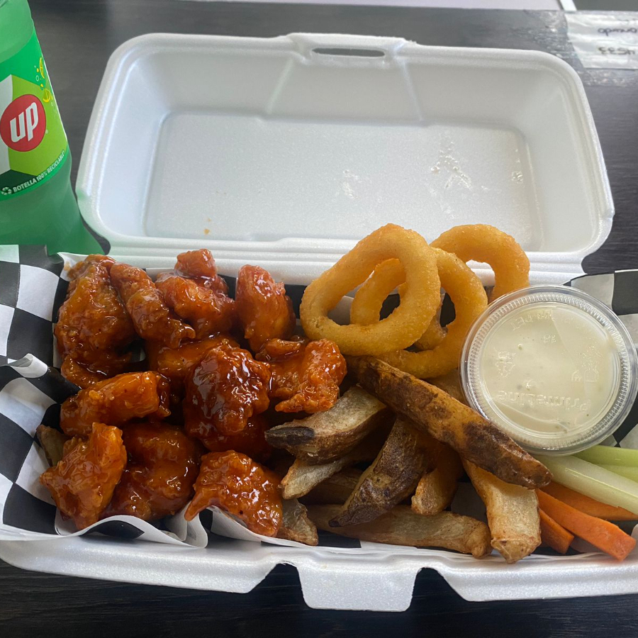 BufaPack. Boneles + Papas + Aros + soda  seven up.