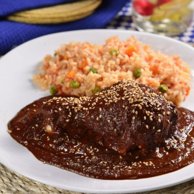 Mole y Filete con 2 Coquitas de 250ml