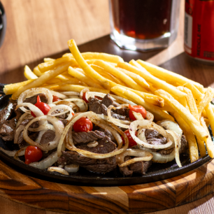 Porção de File Mignon delicioso e temperado 400gr e Fritas 400gr.
