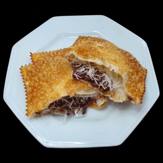 O delicioso prestígio agora dentro do seu pastel chocolate Hershey's ao leite acompanhado de côco ralado que fica uma delícia