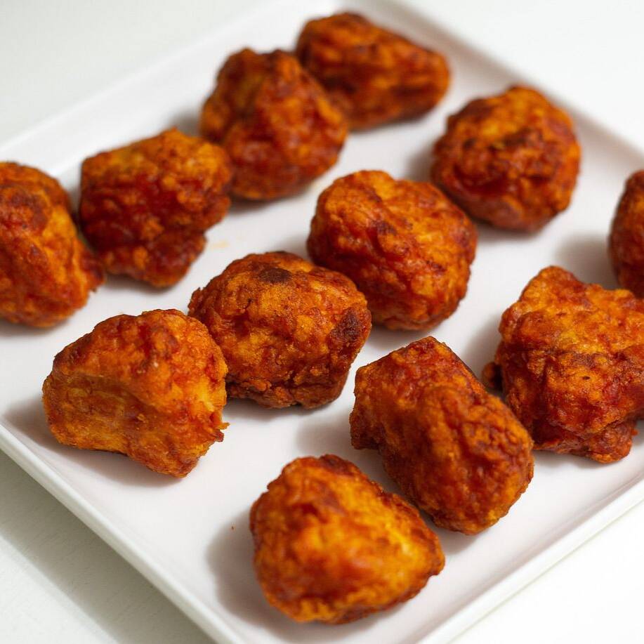 250 GRAMOS BONELESS PREMIUM CON PAPAS