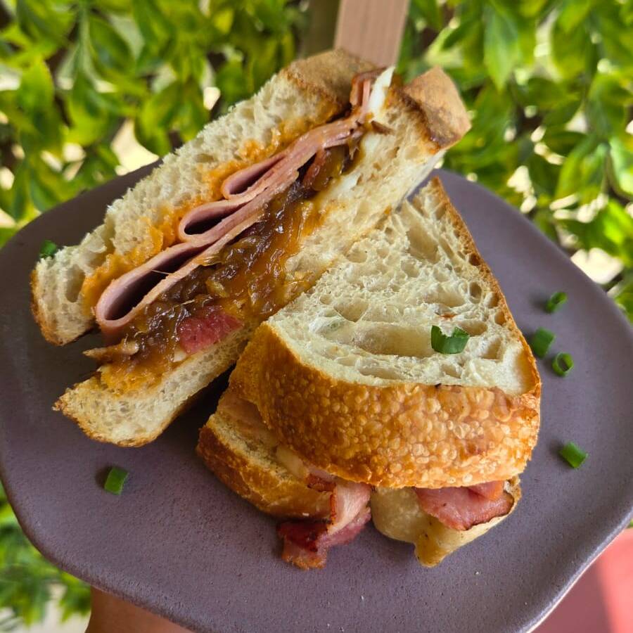Sandwich Jamon y Queso Mantecoso