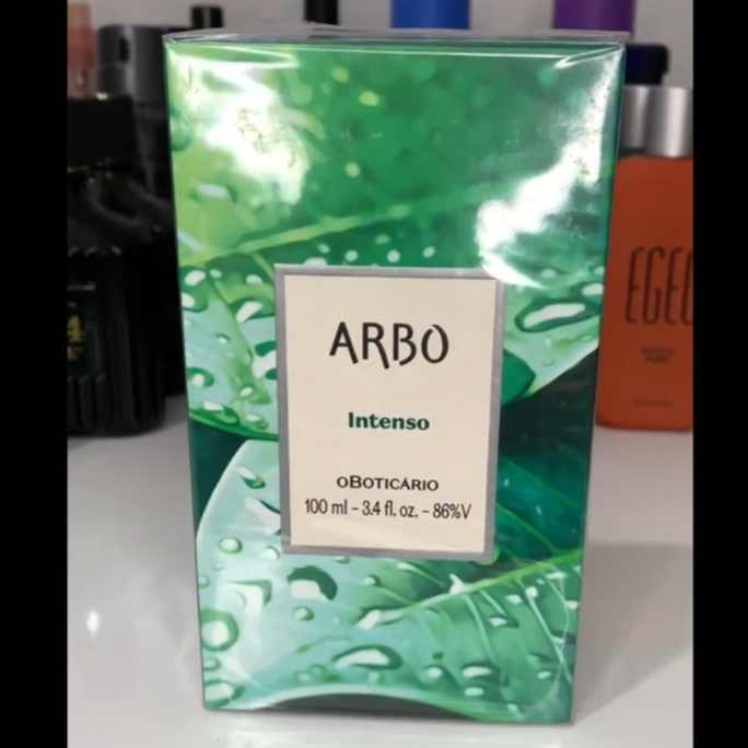 Arbo Intenso Desodorante Colônia, a fragrância que te conecta com a natureza em qualquer lugar em uma fragrância intensa.
Arbo acredita que a natureza é o carregador mais potente que existe. Por isso, foi até a Ilha da Madeira em Portugal para desenvolver uma fragrância revigorante com os aromas mais puros da floresta, para você sentir o frescor da natureza te energizando sempre que quiser sair da rotina e se aventurar.