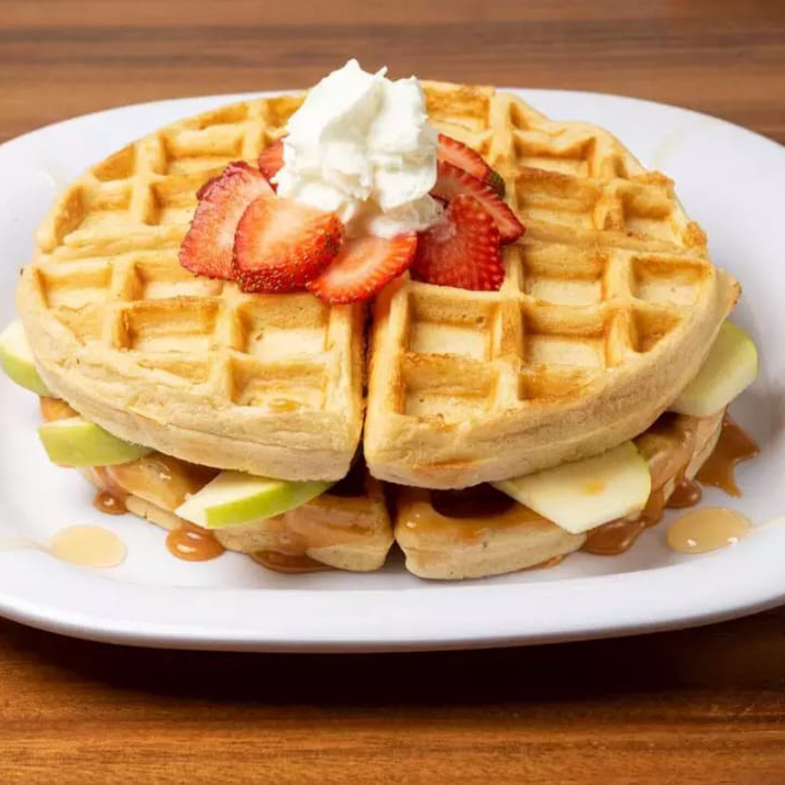 Waffle con huevo y tocino