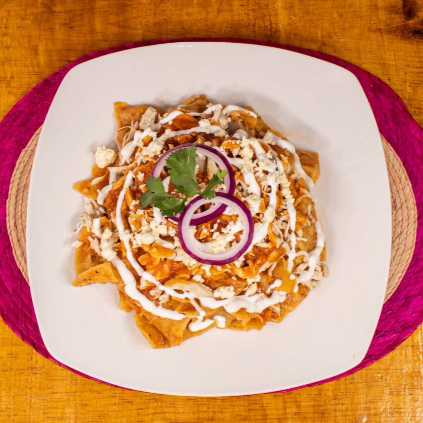 Chilaquiles Rojos con Pollo