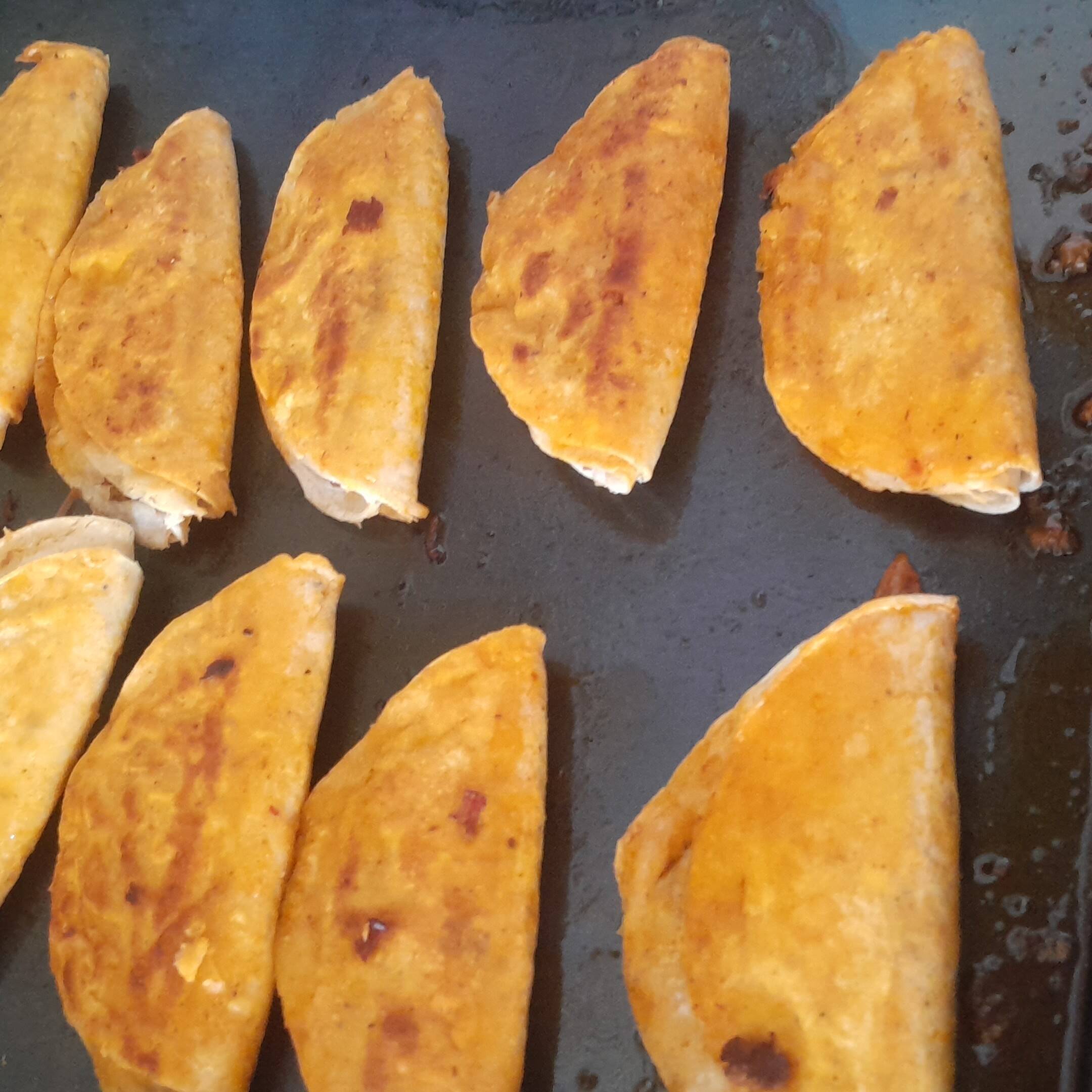 Taco Dorado de Barbacoa