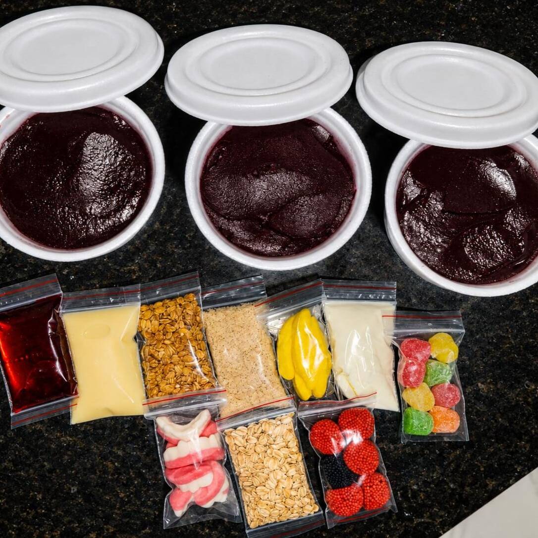 Trio delicioso com 3 açaís de 300 ml cada, perfeito para compartilhar ou se deliciar! 💜😋
Escolha 7 adicionais gratuitos para montar seus açaís do seu jeito e deixar cada um ainda mais saboroso! 🍓🍫🥜
Todos Os Acompanhamentos São Entregues Separadamente!