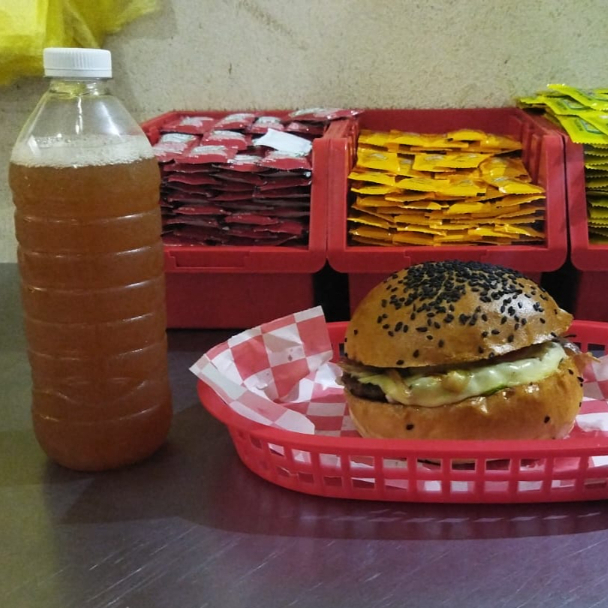 Burger Queso + Agua Natural