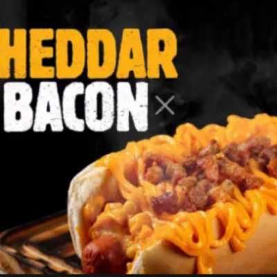 Deliciosa pão 60g + 1 salsicha+ vinagrete+ purê+catchup+ maionese + batata palha+ CHEDDAR MELT e BACON