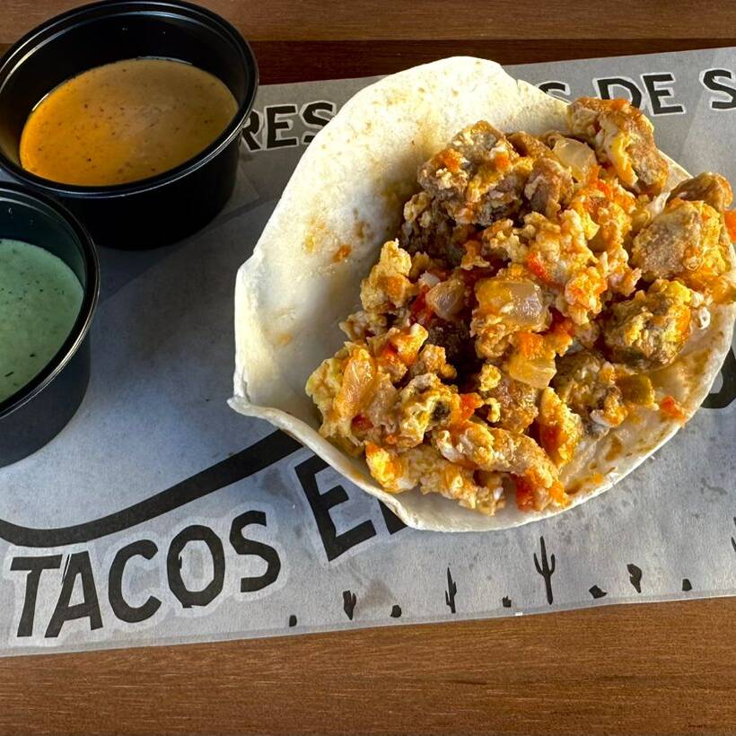 TACO DE HUEVO CON CHICHARRON DE LA RAMOS
