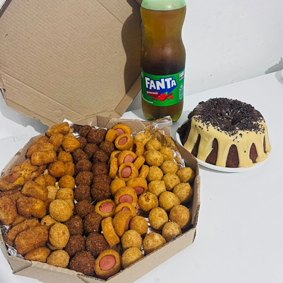 um bolo caseirinho médio serve ate 12 fatias, 100 salgadinhos +1 refri de 2l, o que tiver disponivel no dia