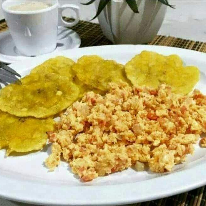 Huevos Revueltos + Patacón