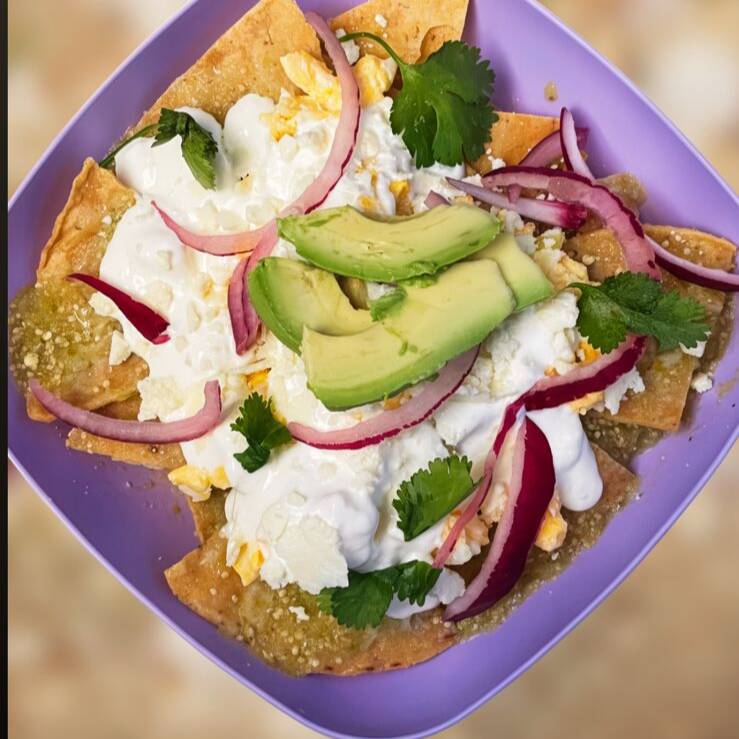 CHILAQUILES VERDES CON POLLO