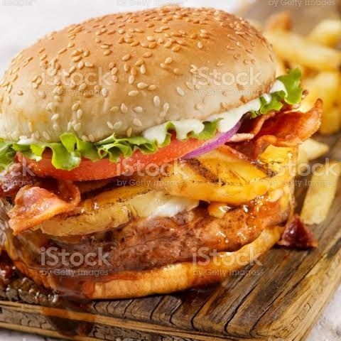 CHICKEN BURGER HAWAIANA 🐔 DE $130 A $110