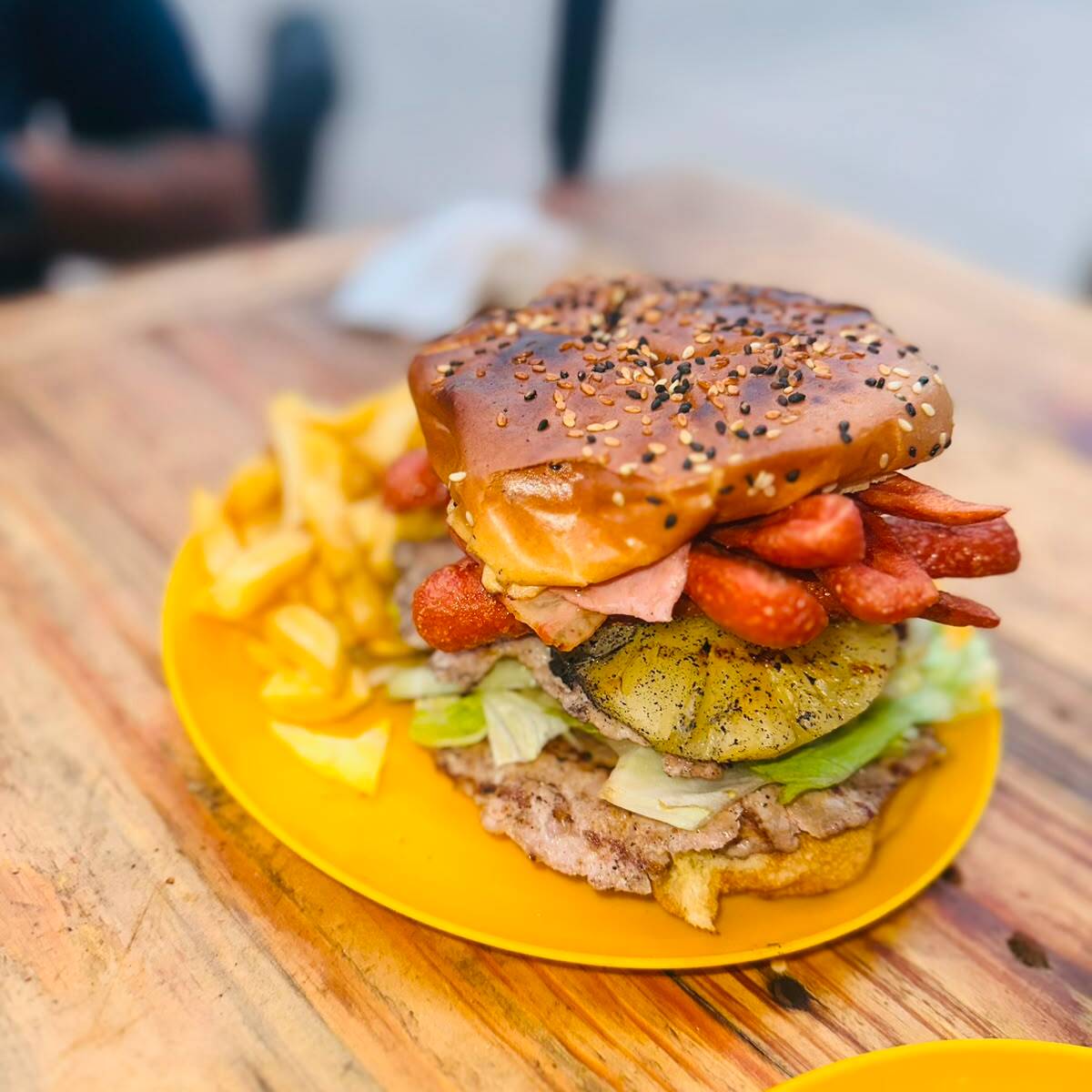 Hamburguesa Hawaiana con Papas
