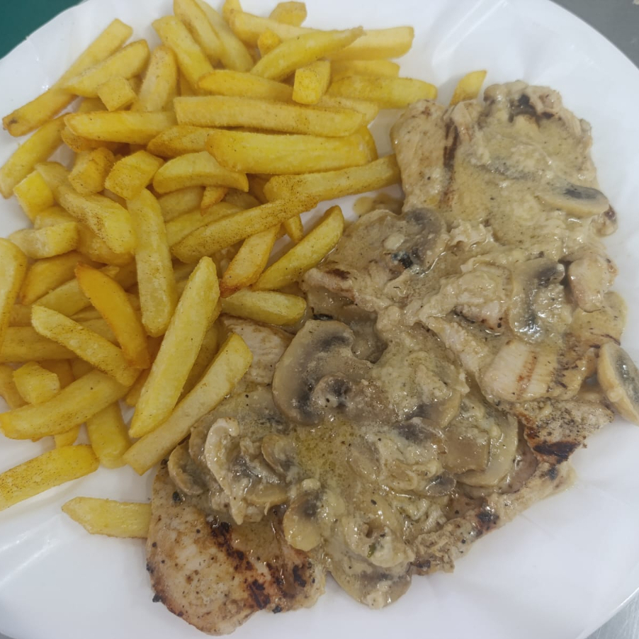 Pechuga Cremosa en Salsa de Champiñones
