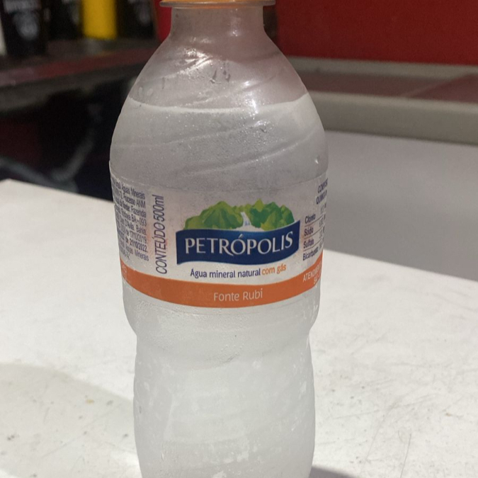 Garrafa d' água mineral com gás 500ml