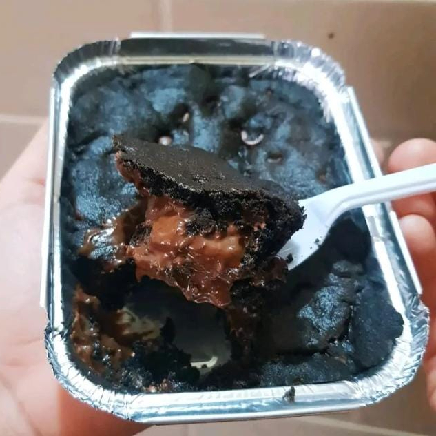 Cookie de chocolate especial de cacaublack, gotas de chocolate ao leite, recheado com creme de avelã Original crocante Ovomaltine. Para os verdadeiros amantes de uma deliciosa explosão de chocolate!